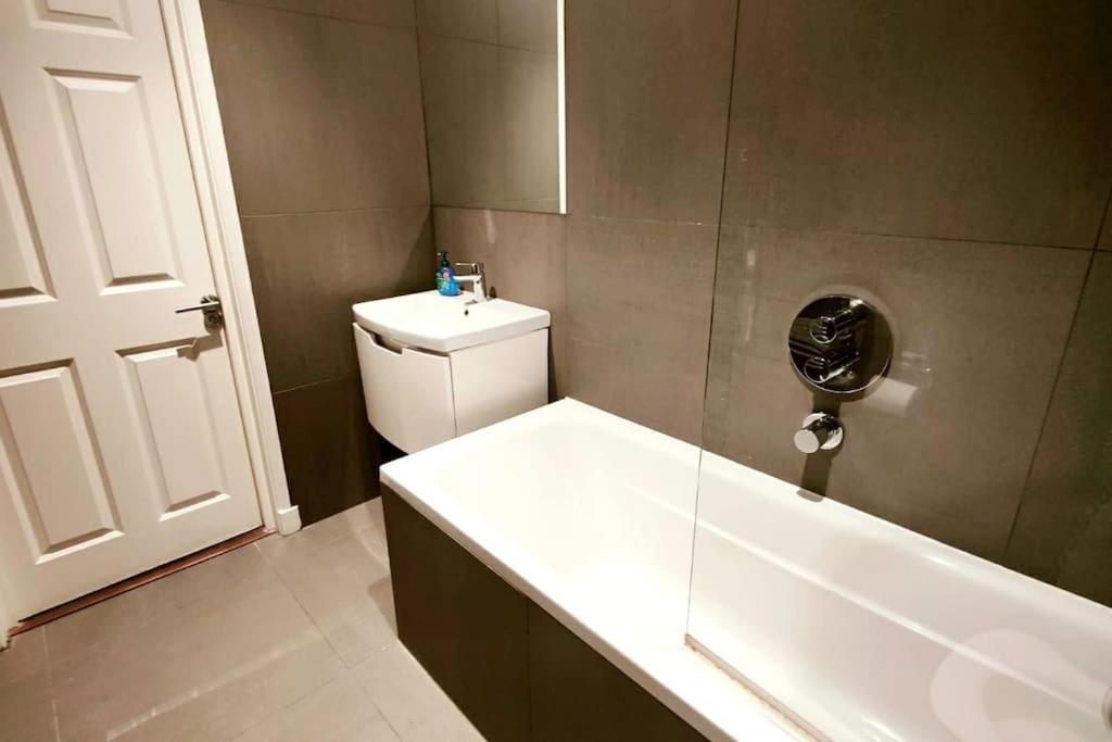 Appartamento Aldgate Flats In E1. Londra Esterno foto